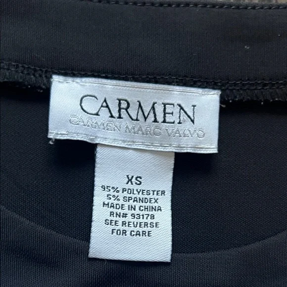 Carmen Marc Valvo White and Gray Fitted Crop T-Shirt - Picture 2 of 3